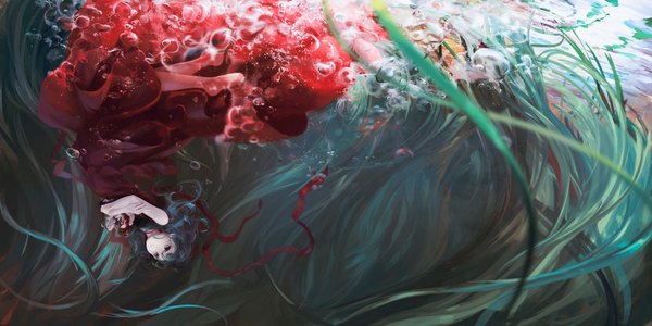 Anime-Bild 3600x1800 mit touhou kagiyama hina jq single long hair highres wide image green eyes barefoot green hair underwater upside down girl dress bubble (bubbles) red dress