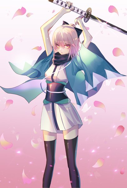 Anime picture 2721x4000 with fate (series) koha-ace okita souji (fate) (all) okita souji (koha-ace) domi (hyaku8795) single tall image looking at viewer fringe highres short hair simple background blonde hair hair between eyes standing holding yellow eyes traditional clothes japanese clothes wide sleeves