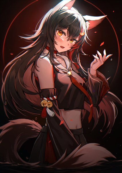 Anime-Bild 2508x3541 mit virtual youtuber hololive ookami mio ookami mio (1st costume) luzzi (milllim) single long hair tall image looking at viewer fringe highres open mouth black hair hair between eyes animal ears yellow eyes tail animal tail multicolored hair midriff