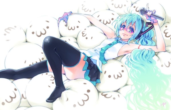 イラスト 1500x970 と ボーカロイド 初音ミク 高梨りんご ソロ 長髪 カメラ目線 赤面 青い目 笑顔 signed ポニーテール lying pleated skirt aqua hair armpit (armpits) サイドポニーテール wavy hair :3 女の子 ストッキング