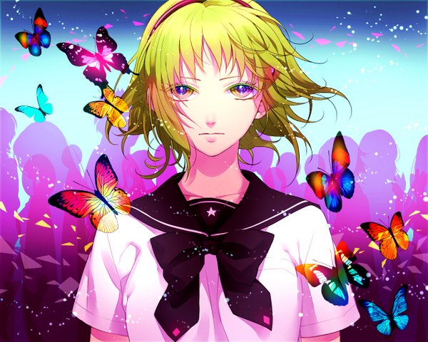 Anime picture 1280x1024 with vocaloid gumi tayuya1130 looking at viewer short hair green hair wind glowing multicolored eyes girl bow hairband insect butterfly star (stars) sailor suit people debris