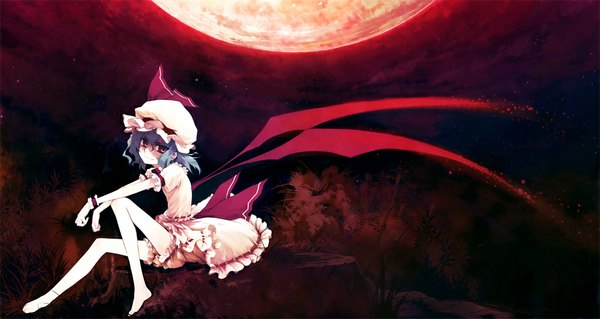 Anime picture 1000x533 with touhou remilia scarlet chinchickrin single looking at viewer short hair smile red eyes wide image blue hair barefoot night red moon girl wings moon bonnet full moon knickers stump