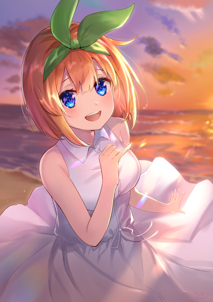 Anime picture 868x1228 with go-toubun no hanayome nakano yotsuba omelet tomato single tall image looking at viewer blush fringe short hair open mouth blue eyes smile hair between eyes standing bare shoulders sky cloud (clouds) outdoors :d wind