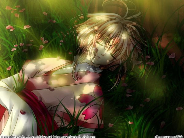 Anime picture 1600x1200 with tsubasa reservoir chronicle clamp kinomoto sakura short hair blonde hair lying eyes closed traditional clothes japanese clothes sunlight wallpaper sleeping girl flower (flowers) plant (plants) petals kimono grass