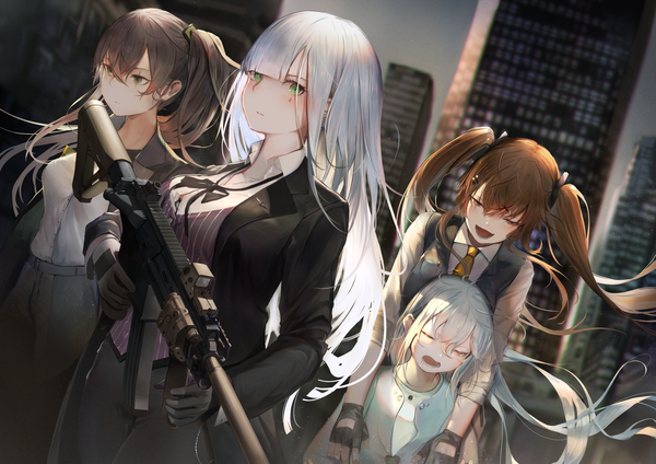 イラスト 4093x2894 と ドールズフロントライン hk416 (girls frontline) ump45 (girls frontline) ump9 (girls frontline) g11(ドールズフロントライン) 伊坂わさび 長髪 カメラ目線 赤面 前髪 highres 開いた口 hair between eyes 茶色の髪 ツインテール multiple girls holding 茶目 緑の目 payot