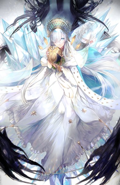 Anime picture 1149x1765 with fate (series) fate/grand order anastasia (fate) viy (fate) kadoc zemlupus ryokuenya long hair tall image looking at viewer fringe short hair blue eyes hair between eyes holding silver hair full body hair over one eye tattoo reflection girl