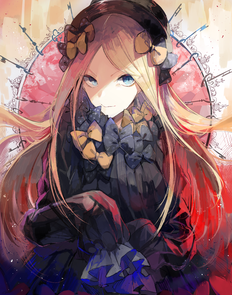 Anime-Bild 1500x1900 mit fate (series) fate/grand order abigail williams (fate) ezu (e104mjd) single long hair tall image looking at viewer blue eyes blonde hair smile ahoge shaded face girl dress bow hair bow hat black dress key