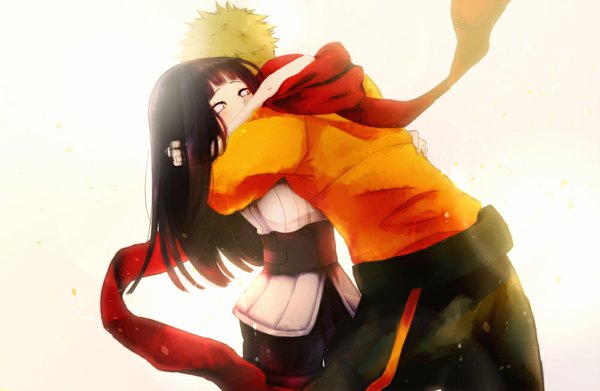 Anime picture 1000x652 with naruto studio pierrot naruto (series) uzumaki naruto hyuuga hinata fulunukko long hair fringe short hair breasts black hair blonde hair purple eyes couple hug jinchuriki girl boy scarf