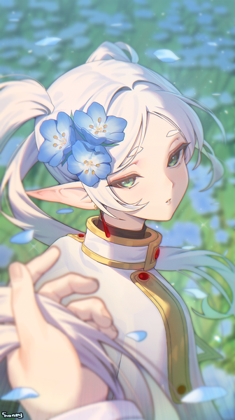 Anime-Bild 1120x2000 mit sousou no frieren frieren choney long hair tall image looking at viewer twintails green eyes silver hair looking back hair flower from above pointy ears solo focus elf holding hair girl flower (flowers) earrings