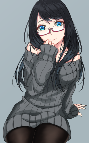Anime picture 1013x1630 with original saitou (lynx-shrike) single long hair tall image looking at viewer blue eyes black hair simple background smile girl pantyhose glasses sweater