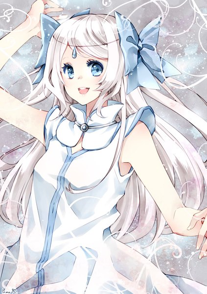 Anime-Bild 650x922 mit original ophia (everglaves) inma r. single long hair tall image blush open mouth smile signed looking away white hair arm up teeth sleeveless borrowed character girl dress hair ornament bow