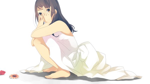 Anime picture 2560x1440 with original koyubi single long hair looking at viewer highres black hair wide image white background brown eyes barefoot hands on face girl dress flower (flowers) sundress