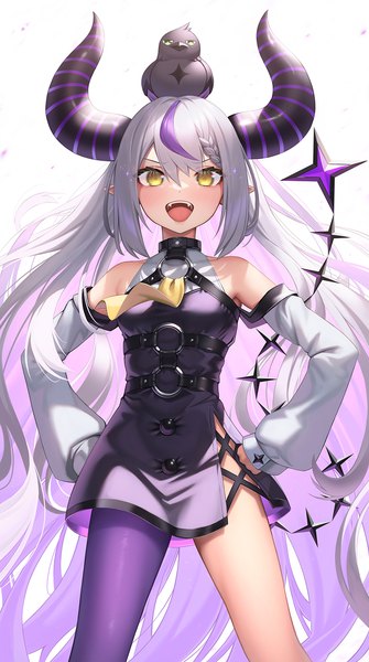 Anime picture 1000x1793 with virtual youtuber hololive la+ darknesss la+ darknesss (1st costume) crow (la+ darknesss) suraimu (suraimuraimu) single tall image fringe open mouth hair between eyes standing yellow eyes silver hair purple hair tail very long hair :d multicolored hair horn (horns)