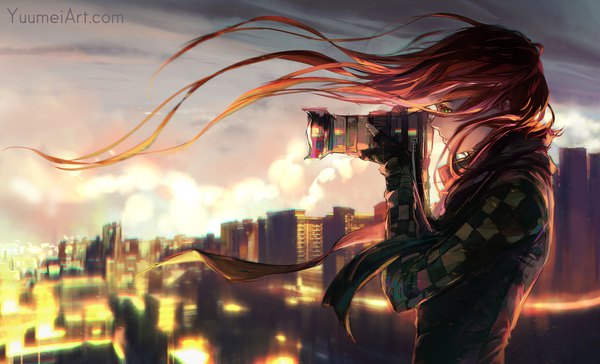 Anime picture 1648x1000 with fisheye placebo robin soloviev yuumei single long hair wide image holding green eyes looking away sky cloud (clouds) upper body outdoors red hair long sleeves profile wind blurry city watermark
