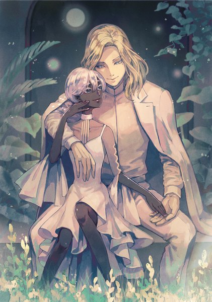 Anime picture 992x1415 with houseki no kuni cairngorm (houseki no kuni) aechmea (houseki no kuni) yuma (yuma001959) long hair tall image fringe short hair blonde hair smile hair between eyes sitting white hair mole couple mole under eye holding hands clothes on shoulders androgynous black skin
