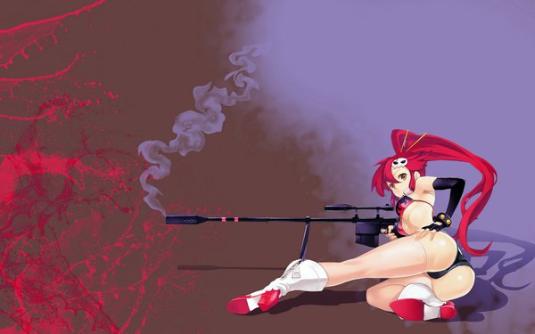 Anime picture 1920x1200 with tengen toppa gurren lagann gainax yoko littner nagi ryou single long hair fringe highres breasts light erotic brown eyes ass ponytail red hair looking back shadow hand on hip reclining smoking gun girl