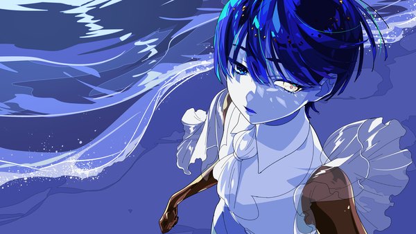 Anime picture 2000x1125 with houseki no kuni phosphophyllite phosphophyllite (ll) yuigahama (user nevh3547) single fringe highres short hair hair between eyes wide image blue hair upper body outdoors from above heterochromia androgynous spoilers uniform water transparent clothing