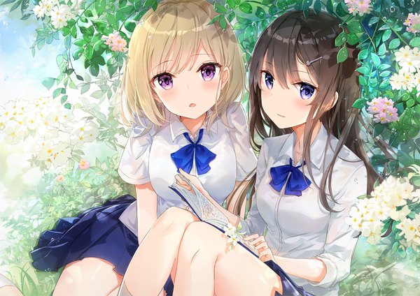 Anime picture 1000x707 with original fuumi (radial engine) long hair looking at viewer blush fringe short hair open mouth blue eyes blonde hair hair between eyes brown hair sitting purple eyes multiple girls outdoors girl skirt uniform flower (flowers)