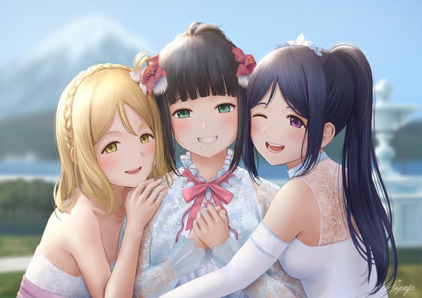 Anime-Bild 1403x992 mit love live! sunshine!! sunrise (studio) love live! kurosawa dia matsuura kanan ohara mari papi (papiron100) long hair blush fringe short hair open mouth black hair blonde hair smile purple eyes bare shoulders multiple girls signed yellow eyes