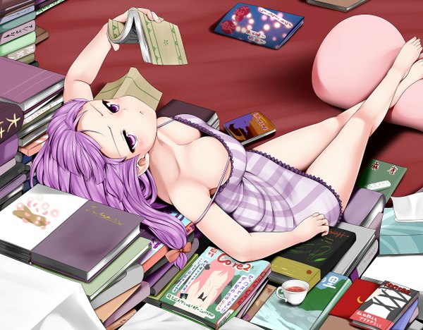 Anime picture 1280x1000 with touhou patchouli knowledge miki purasu single long hair light erotic purple eyes cleavage purple hair barefoot girl pillow book (books) cup