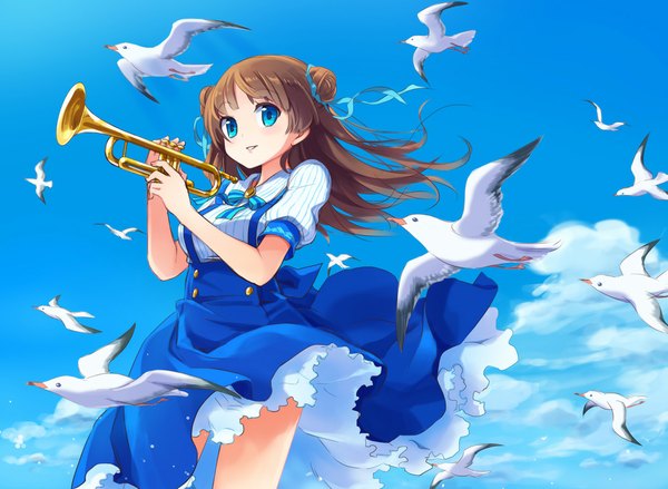 Anime picture 1000x733 with original pixiv hisana single long hair fringe blue eyes smile brown hair standing looking away sky cloud (clouds) light smile wind from below short sleeves puffy sleeves flock girl