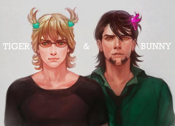 Anime picture 1024x742 with tiger & bunny sunrise (studio) kaburagi t. kotetsu barnaby brooks jr. reammara short hair simple background blonde hair brown hair twintails brown eyes green eyes inscription grey background multiple boys short twintails open collar boy hair ornament glasses