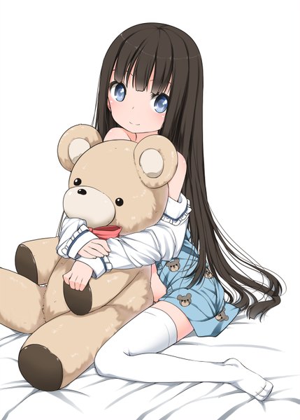 Anime picture 1143x1600 with kamisama no memochou shionji yuuko (alice) shouji ayumu single long hair tall image blue eyes black hair light smile loli hug girl thighhighs white thighhighs toy stuffed animal teddy bear pajamas