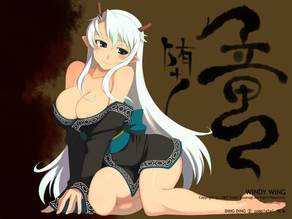 Anime picture 1600x1200 with original kusanagi tonbo long hair blush breasts blue eyes light erotic smile large breasts sitting cleavage white hair barefoot horn (horns) pointy ears legs hieroglyph elf brown background girl