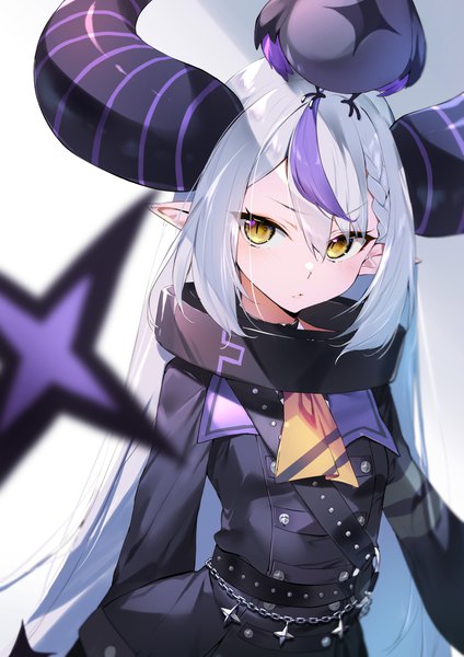 Anime picture 1131x1600 with virtual youtuber hololive la+ darknesss la+ darknesss (1st costume) crow (la+ darknesss) kasumi komo single long hair tall image looking at viewer fringe hair between eyes yellow eyes silver hair multicolored hair horn (horns) pointy ears streaked hair animal on head bird on head