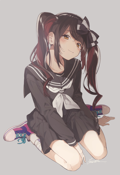 Anime-Bild 688x1000 mit original buuta single long hair tall image blush fringe black hair simple background smile sitting twintails brown eyes payot full body red hair long sleeves head tilt pleated skirt multicolored hair