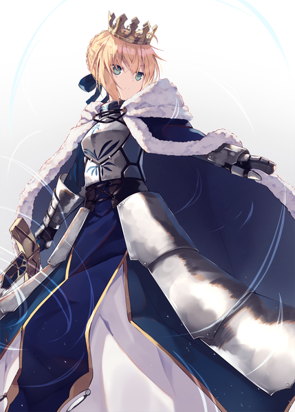 Anime-Bild 959x1341 mit fate (series) fate/stay night artoria pendragon (all) saber nagishiro mito single tall image fringe short hair simple background blonde hair hair between eyes standing holding green eyes payot looking away ahoge fur trim gradient background