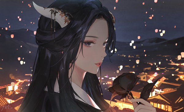 Anime picture 1200x732 with original yueko (jiayue wu) single long hair looking at viewer black hair wide image holding signed outdoors parted lips horn (horns) fingernails light smile lips black eyes blurry night night sky dated