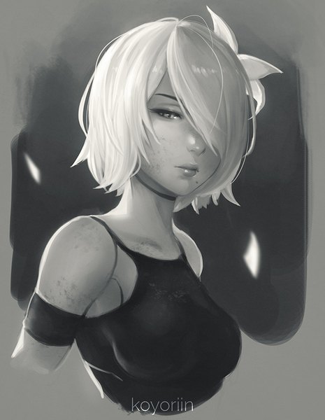 Аниме картинка 697x900 с nier nier:automata yorha type a no. 2 koyoriin один (одна) высокое изображение смотрит на зрителя чёлка короткие волосы простой фон голые плечи подписанный верхняя часть тела белые волосы цветок в волосах губы волосы прикрывают глаз родинка монохромное портрет