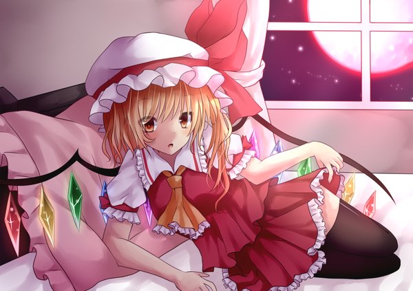 Anime picture 1000x705 with touhou flandre scarlet tochika (sakochi) single short hair blonde hair red eyes red moon girl thighhighs dress skirt black thighhighs wings pillow bed skirt set crystal