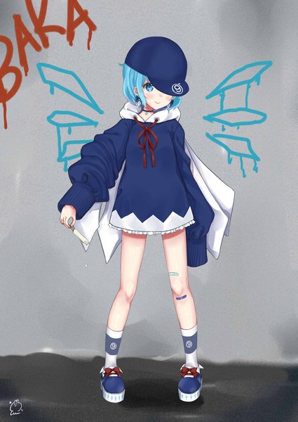 Anime-Bild 2507x3541 mit touhou cirno sei ichi (shiratamamikan) single tall image looking at viewer highres short hair blue eyes smile standing signed blue hair full body long sleeves grey background text sleeves past wrists adapted costume bandaid on leg