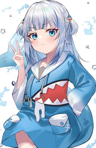 Anime picture 587x900 with virtual youtuber hololive hololive english gawr gura gawr gura (1st costume) aroa (aroamoyasi) single long hair tall image looking at viewer blush blue eyes smile white background silver hair tail multicolored hair two side up streaked hair hand on hip