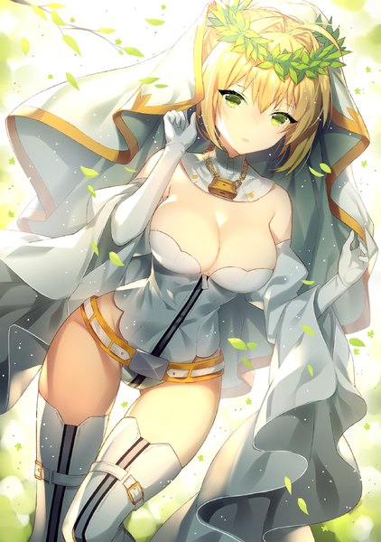 Anime picture 654x929 with fate (series) fate/extra fate/extra ccc nero claudius (fate) nero claudius (bride) (fate) touwa nikuman single tall image looking at viewer short hair breasts light erotic blonde hair bare shoulders green eyes cleavage ahoge parted lips wide sleeves sparkle