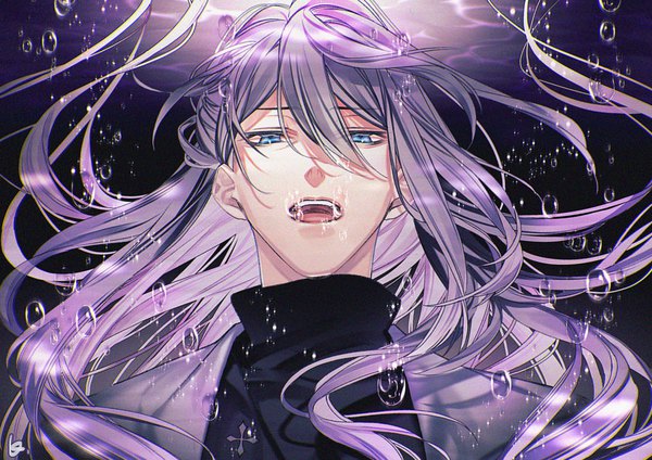 Anime picture 1131x800 with hypnosis mic jinguuji jakurai 5046m single long hair looking at viewer fringe open mouth blue eyes hair between eyes purple hair upper body floating hair underwater boy bubble (bubbles) turtleneck