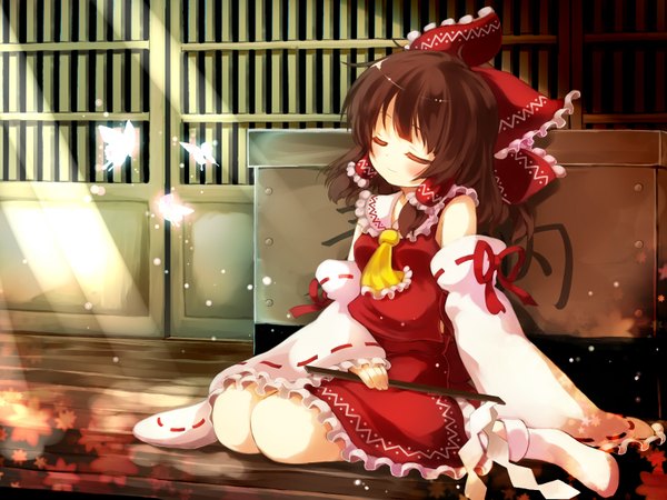 Anime picture 1600x1200 with touhou hakurei reimu gengetsu chihiro single long hair blush brown hair sitting eyes closed long sleeves wide sleeves wariza sleeping girl hair ornament bow detached sleeves socks insect butterfly