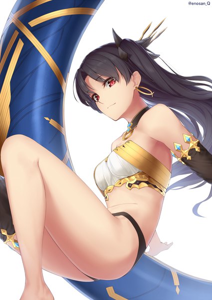 イラスト 2000x2824 と Fateシリーズ fate/grand order イシュタル(fate) エノさん ソロ 長髪 長身像 カメラ目線 highres light erotic 黒髪 simple background 赤い目 白背景 肩出し signed bent knee (knees) light smile ツーサイドアップ no shoes