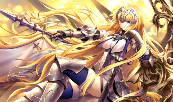 Anime picture 1355x800 with fate (series) fate/apocrypha jeanne d'arc (fate) (all) jeanne d'arc (fate) kousaki rui single blue eyes blonde hair wide image very long hair girl gloves hair ornament weapon sword armor armored dress banner