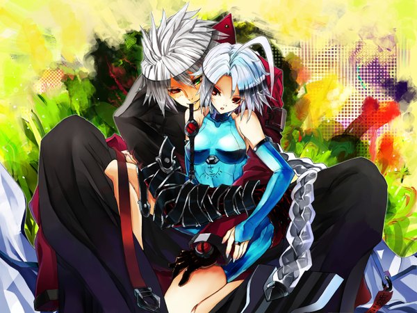 Anime picture 1400x1050 with blazblue blazblue phase 0 nu-13 ragna the bloodedge gond blush short hair open mouth red eyes bare shoulders green eyes silver hair ahoge braid (braids) very long hair nail polish hug heterochromia hieroglyph girl