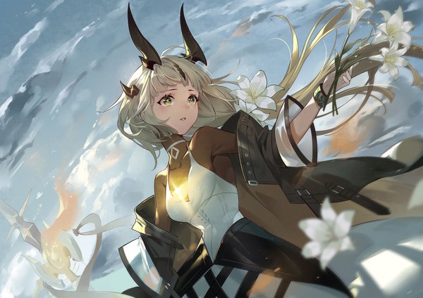 Anime picture 2631x1860 with arknights reed (arknights) reed the flame shadow (arknights) woodylixx single long hair fringe highres blonde hair looking away sky cloud (clouds) blunt bangs horn (horns) from below grey eyes low ponytail girl flower (flowers) bouquet