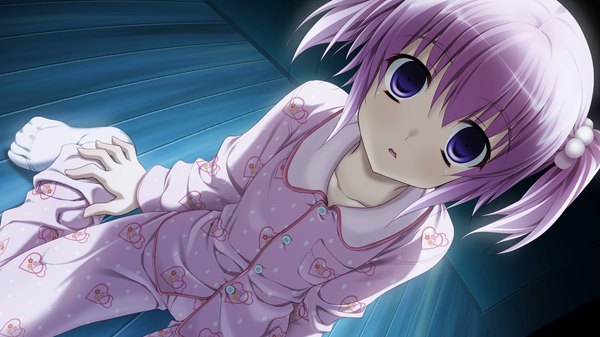 Anime picture 2560x1440 with yaneura no kanojo dp minase (artist) looking at viewer highres short hair wide image purple eyes twintails pink hair game cg short twintails girl pajamas