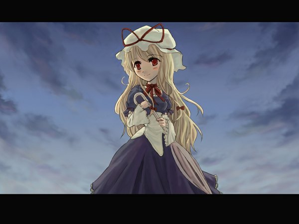 Anime picture 1024x768 with touhou yakumo yukari tes (unpre) single long hair blush blonde hair smile red eyes holding looking away sky letterboxed closed umbrella girl dress hat umbrella bonnet