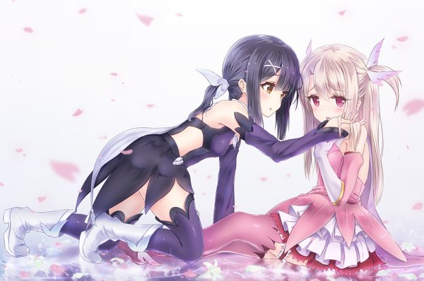 Anime picture 1800x1195 with fate (series) fate/kaleid liner prisma illya type-moon illyasviel von einzbern miyu edelfelt magical sapphire alc (ex2 lv) long hair blush highres black hair red eyes white background sitting bare shoulders multiple girls brown eyes white hair two side up shoujo ai
