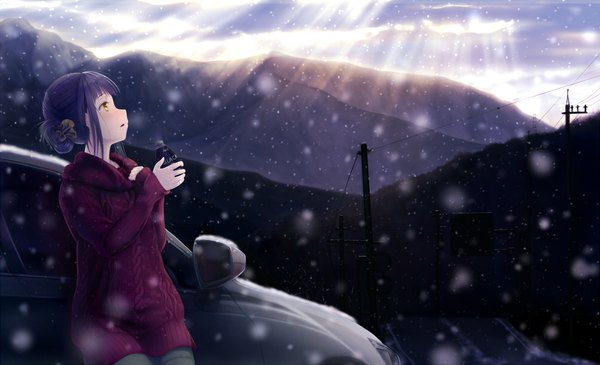 Anime picture 1000x609 with original koko (koko3) single blush wide image yellow eyes looking away purple hair outdoors profile sunlight snowing winter mountain exhalation cold girl sweater ground vehicle car