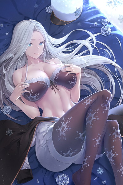 Anime-Bild 1000x1500 mit miracle snack shop philia salis limeblock single long hair tall image looking at viewer fringe breasts blue eyes light erotic smile large breasts bare shoulders cleavage silver hair bent knee (knees) white hair lying on back