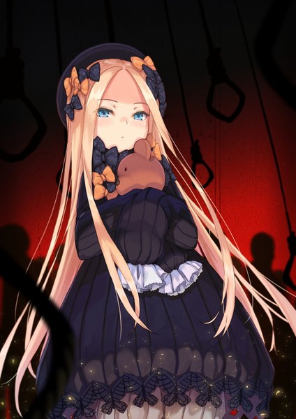 Anime picture 682x965 with fate (series) fate/grand order abigail williams (fate) maru (maru1625) single long hair tall image looking at viewer blush fringe blue eyes simple background blonde hair standing holding payot from below dark background hands in sleeves girl
