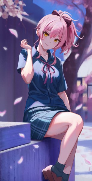 Anime-Bild 3169x6206 mit idolmaster idolmaster cinderella girls jougasaki mika qingli ye single tall image fringe highres short hair smile hair between eyes sitting yellow eyes payot pink hair absurdres bent knee (knees) outdoors blurry short sleeves